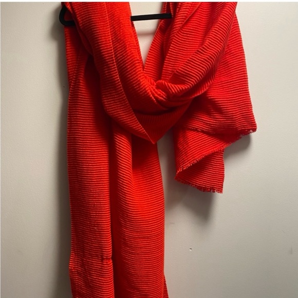 84 Long Red Ribbed Scarf - Picture 16 of 16